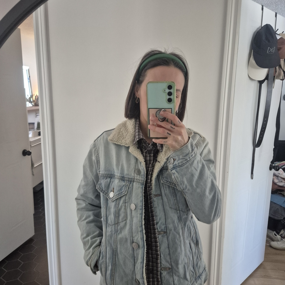 Garage Sherpa-Lined Light Wash Denim Jacket - Light Blue